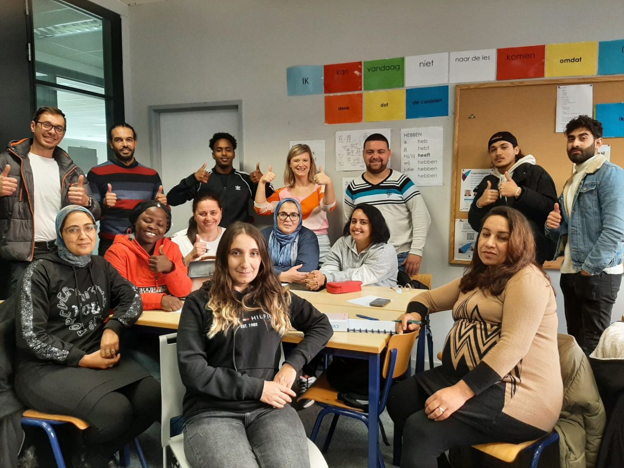 Asiye met haar klasgenoten