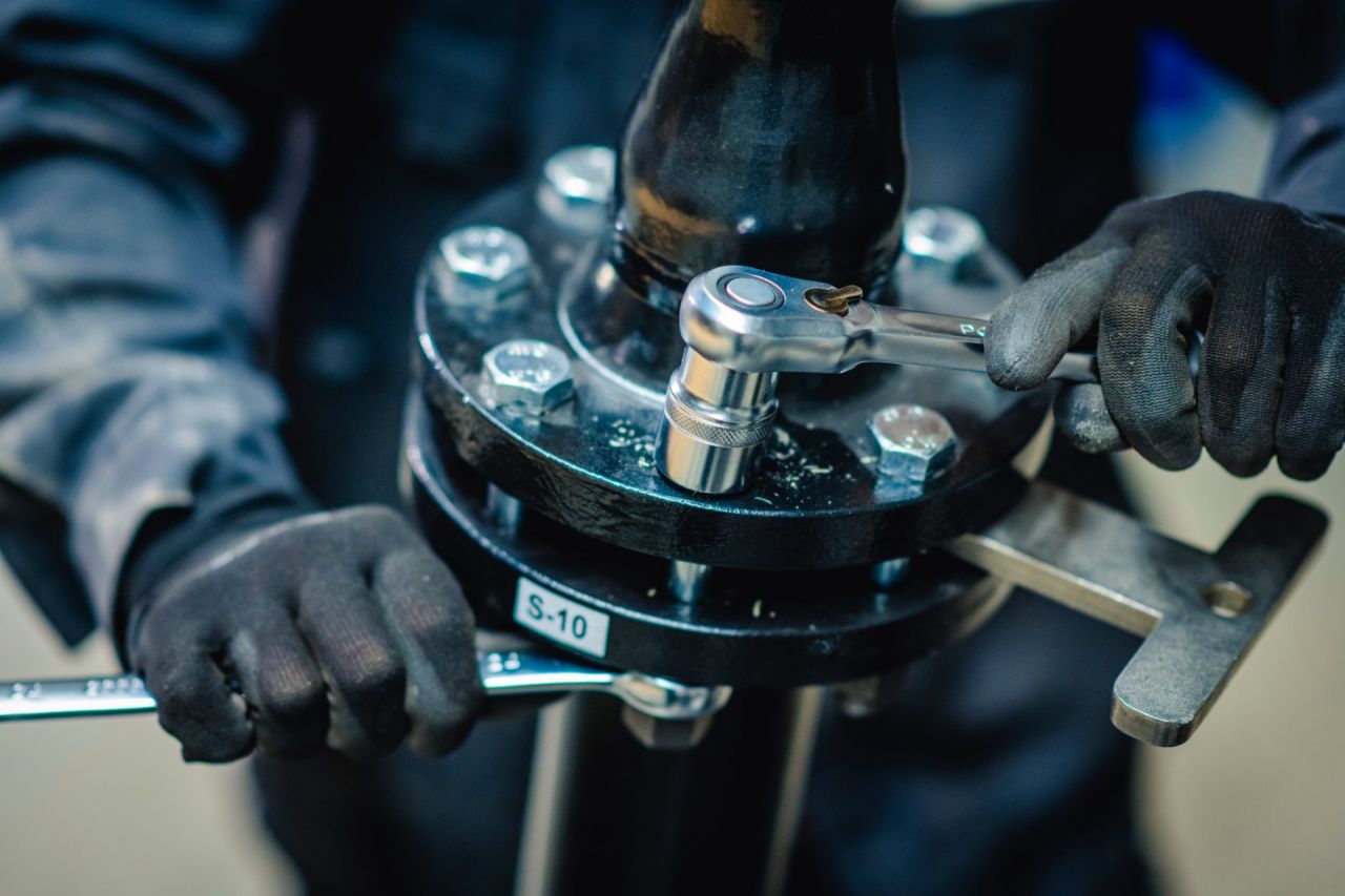 Jongvolwassenen krijgen een opleiding tot onderhoudstechnicus bij ACTA